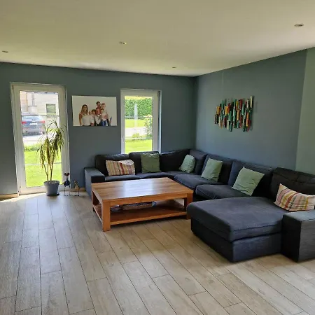 Petite Pres Du Circuit